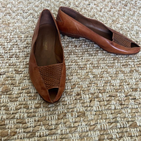 Shoes - Vintage leather Italian made open toe shoe